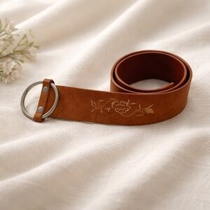 ✨Olga Santini Brown Leather Belt w Floral Design 36 inches
